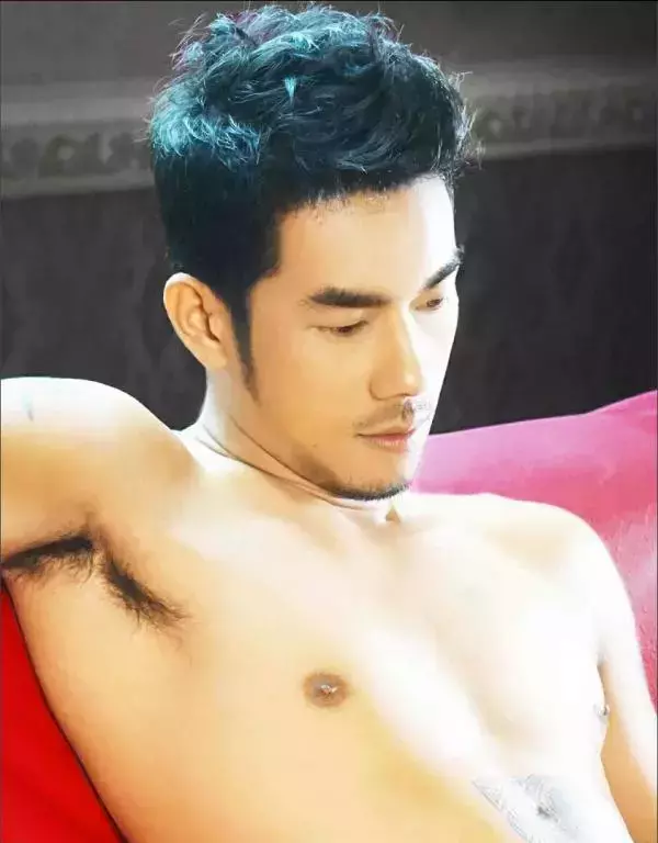MAN OMG 3 - Guy On Hot Street