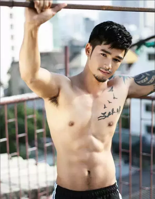 MAN OMG 4 - Chai Charlee
