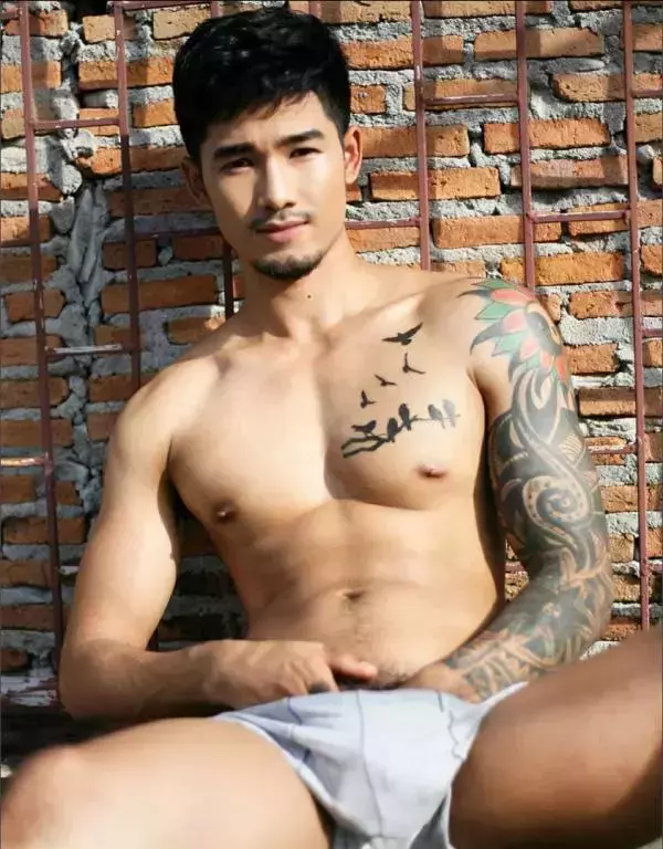 MAN OMG 4 - Chai Charlee