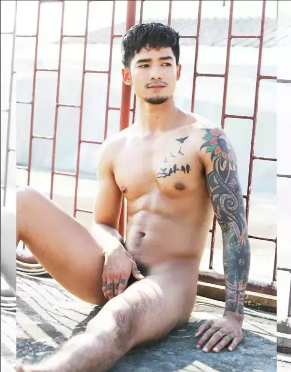 MAN OMG 4 - Chai Charlee