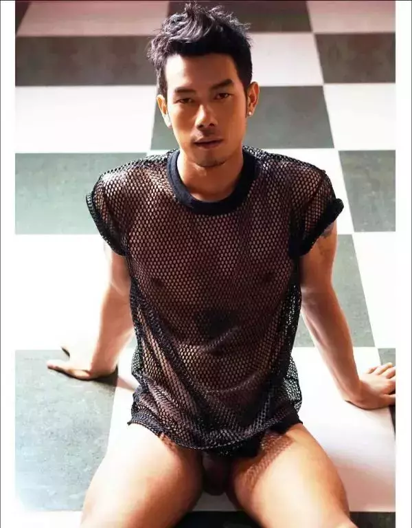 MAN OMG 3 - Guy On Hot Street