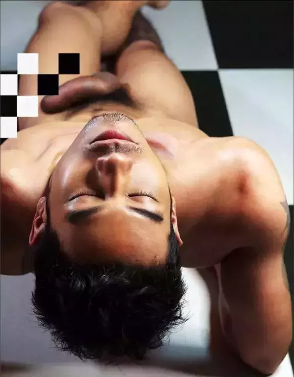 MAN OMG 3 - Guy On Hot Street