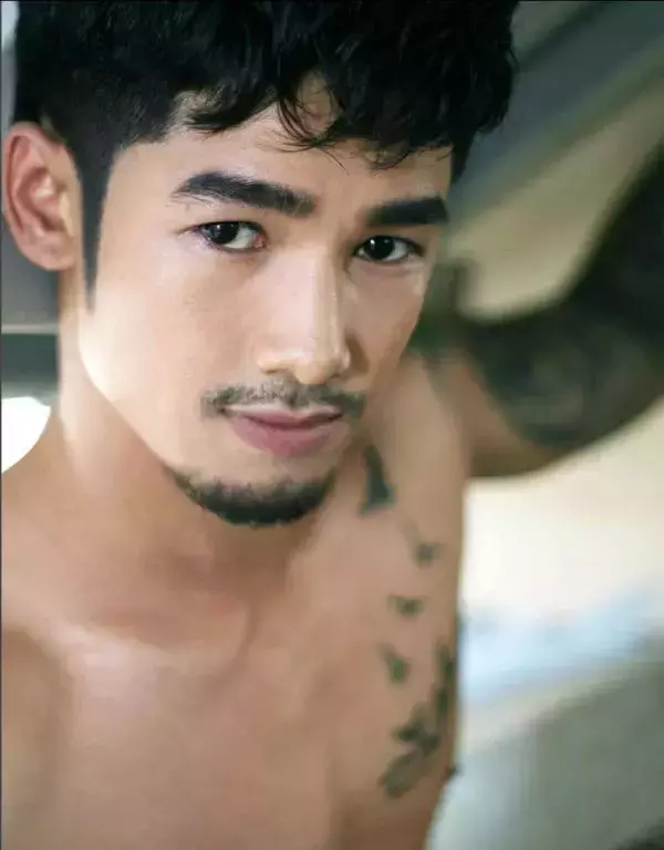 MAN OMG 4 - Chai Charlee