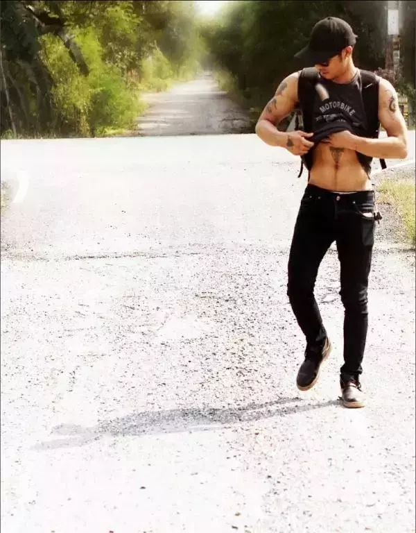 MAN OMG 3 - Guy On Hot Street