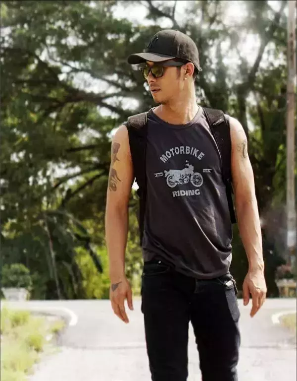 MAN OMG 3 - Guy On Hot Street