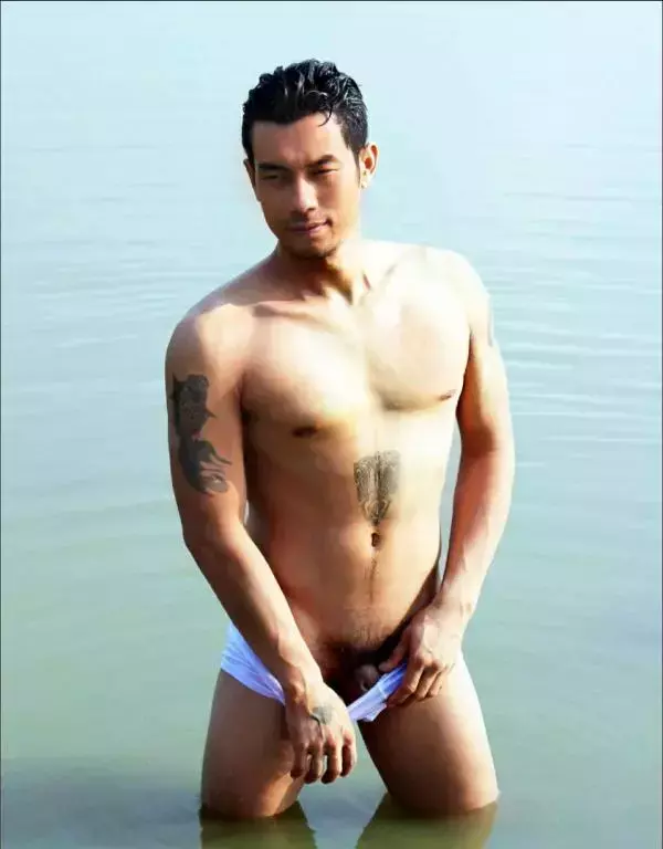 MAN OMG 3 - Guy On Hot Street