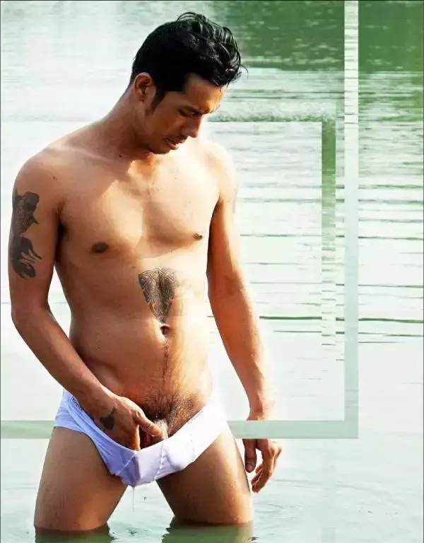 MAN OMG 3 - Guy On Hot Street