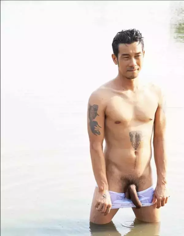 MAN OMG 3 - Guy On Hot Street