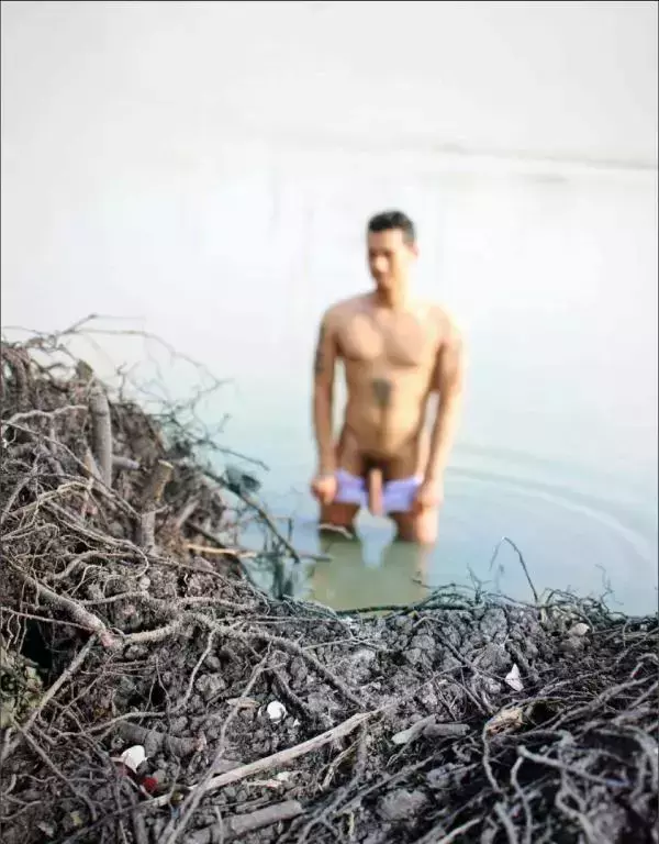 MAN OMG 3 - Guy On Hot Street
