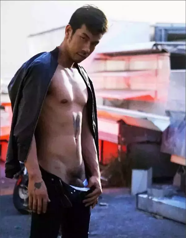 MAN OMG 3 - Guy On Hot Street