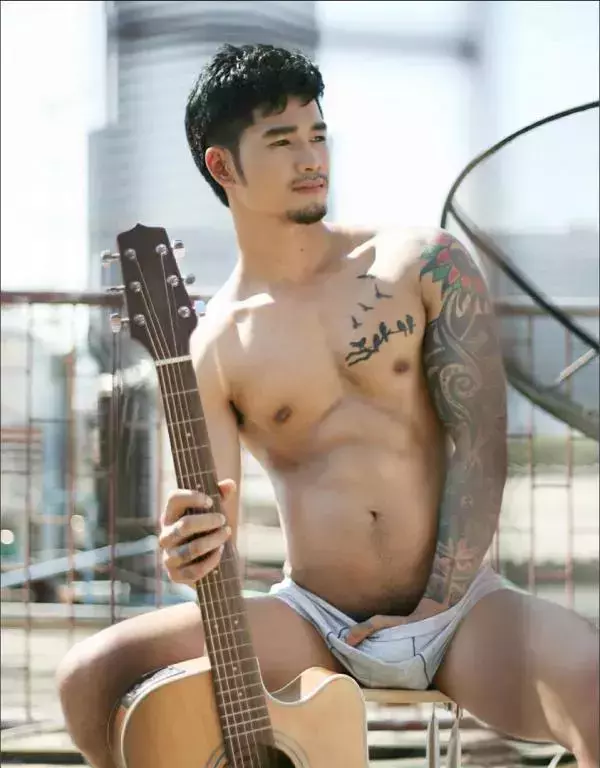 MAN OMG 4 - Chai Charlee