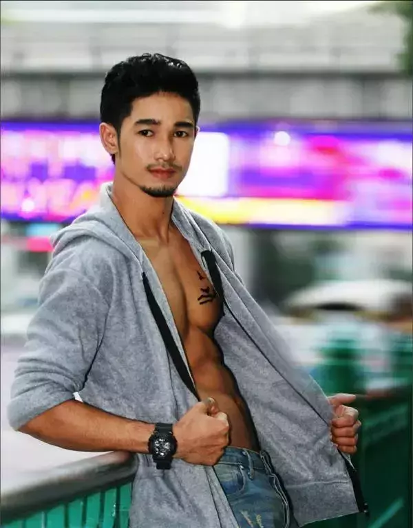MAN OMG 4 - Chai Charlee