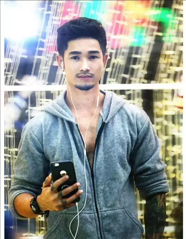 MAN OMG 4 - Chai Charlee