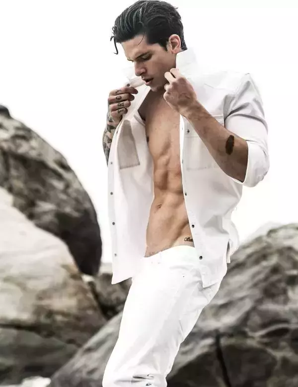 Attitude November 2015