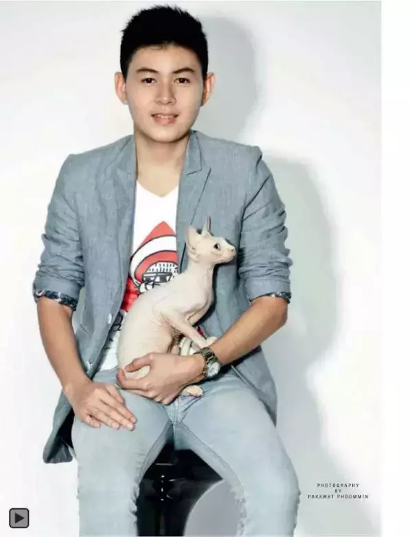 Attitude October 2013