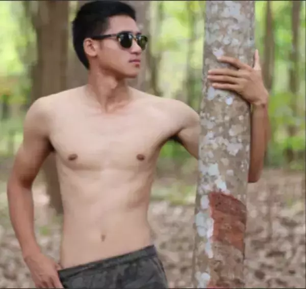 Alexis Men 2