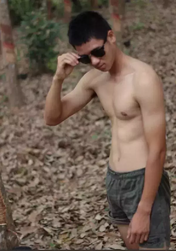 Alexis Men 2