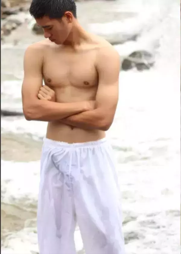Alexis Men 2