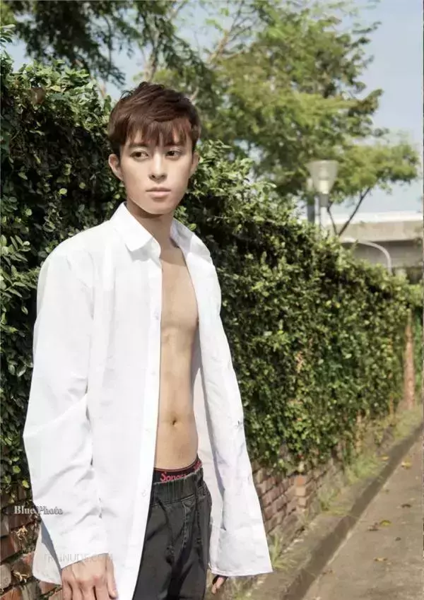 Bluephoto no.59 (ebook + cum video)